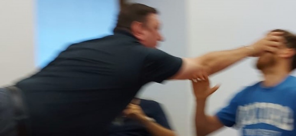 Aggressione in Consiglio, il Pd attacca l’amministrazione di Riva: “Bloccare ogni ulteriore lesione della democrazia”
